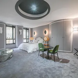 The Place To Be In Saint Germain Des Pres - Montana 2 Parijs